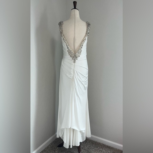 Justin Alexander Wedding Dress with Veil - Picture 4 of 15